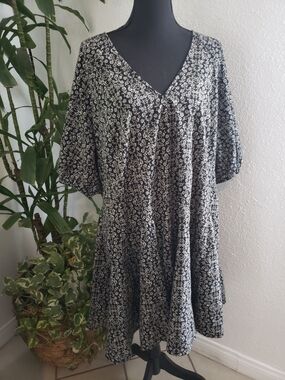 Universal Thread Black and Cream Flower Patterned Dress Size 1X
